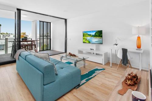 Woolloongabba Apartment | Spacious 2-Bed Unit With Balcony Next to The Gabba