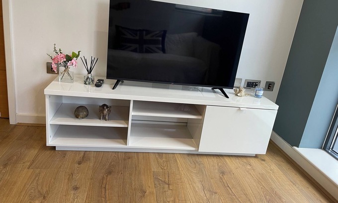 Guildford Apartment | Spacious 2 Bedroom Apartment in Town Centre