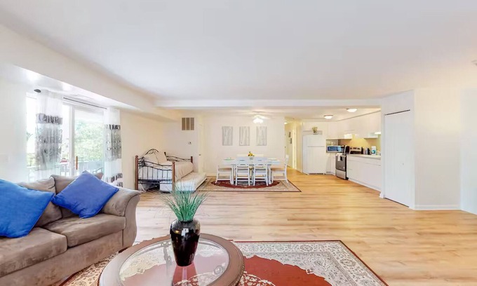 Livingston Condo | Spacious 2-bedroom condo at Lake Anna with WiFi, boatslip