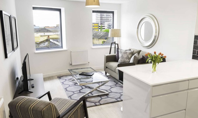 Stepney Green Apartment | Spacious 2-Bedroom Executive Apartment – Ideal for Business Travellers