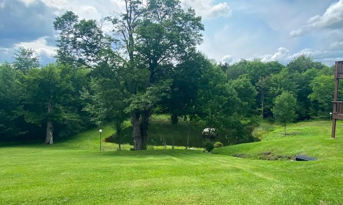 East Jewett Condo | Spacious 2-bedroom condo with mountain views & lots of hiking
