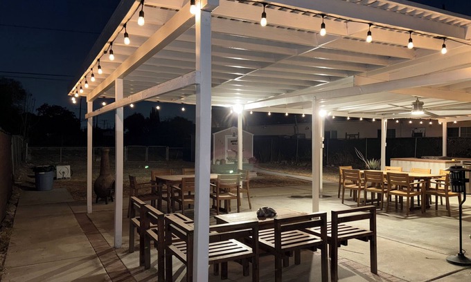 Compton House | Spacious 2-bedroom house with King Bed, WiFi, near LAX, Sofi, Dignity