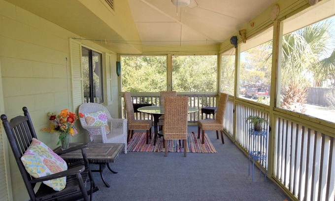Tybee Island Apartment | Spacious 2 bedroom apartment with free parking
