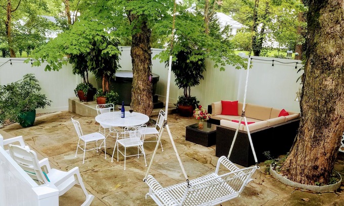 Anna House | Spacious 2 BR, 1 1/2 baths, hot tub, pool table, outside room, full kitchen