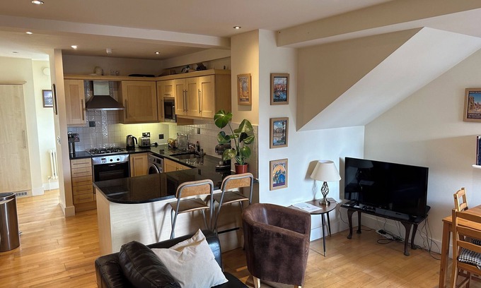Faraday Apartment | Spacious 2 double bedroom apartment w free off-street parking & superfast WiFi.