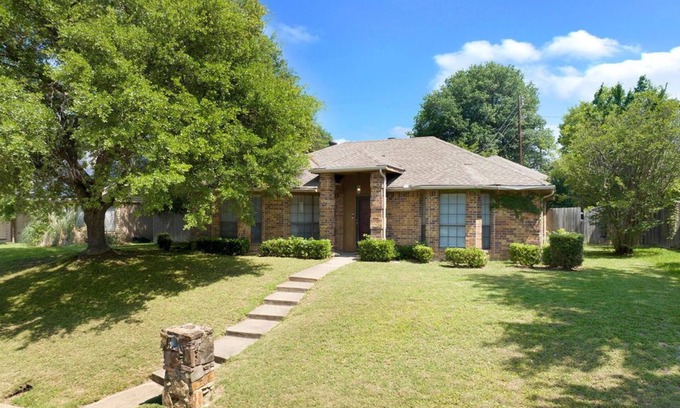 Buckner Terrace - Everglade Park House | Spacious 2BR home near Downtown Dallas