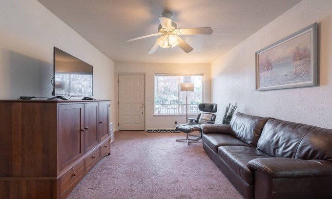 Roseville House | Spacious 2BR House Historic Downtown Roseville