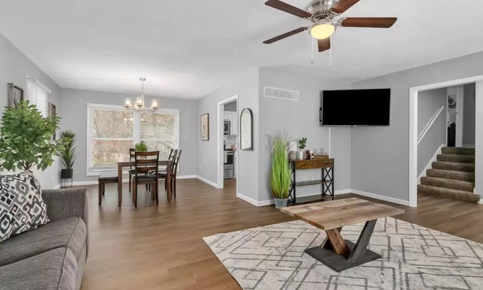 Waldron House | Spacious 3 Bed Home near Downtown & Airport (Family friendly!)