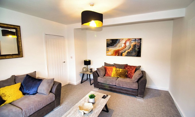 Ridgeway House | Spacious 3 Bed House - Newly Refurbished