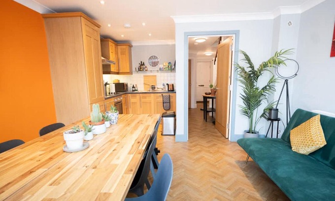 Cambridge House | Spacious 3-Bed Townhouse Florence Villa Near River & City
