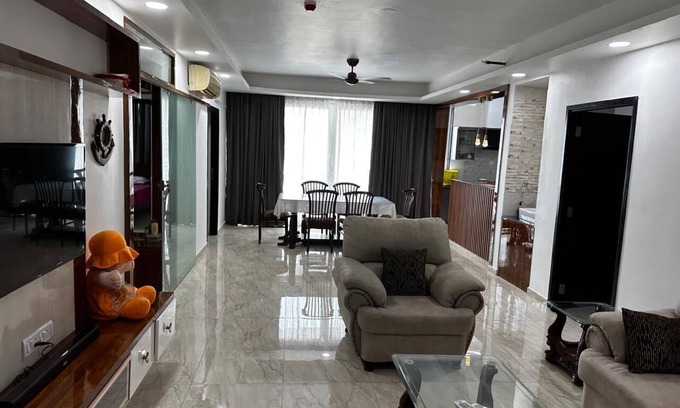 Hyderabad Apartment | Spacious 3-bedroom apartment in enchanting Hyderabad with WiFi, AC