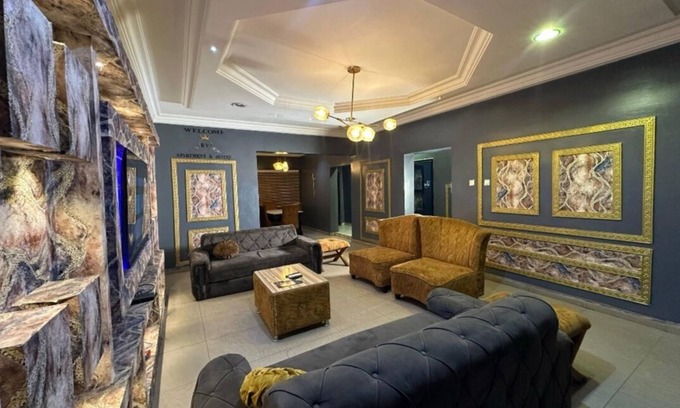 Gwarinpa Estate Apartment | Spacious 3-bedroom apartment in excellent Abuja with AC, WiFi, fitness room