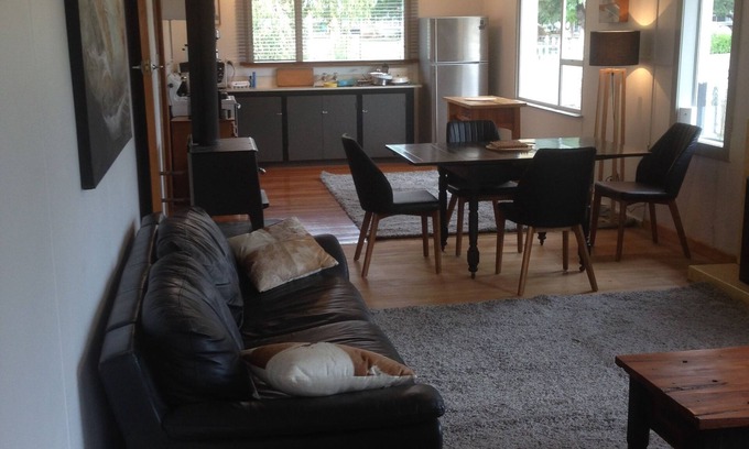 Fairlie House | Spacious 3 Bedroom house. 2 minute walk to Fairlie town & famous pies!