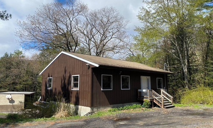 Hubbardston Cottage | Spacious 3 Bedroom Cottage on Lake
