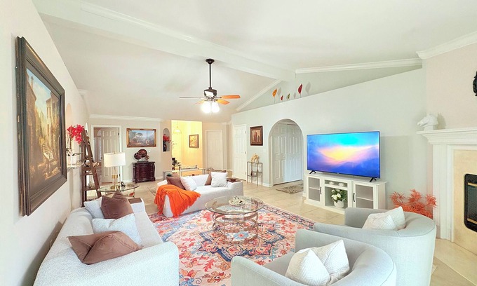 Southside House | Spacious 3-Bedroom Home in Tranquil Jacksonville – Sleeps 10 Comfortably.