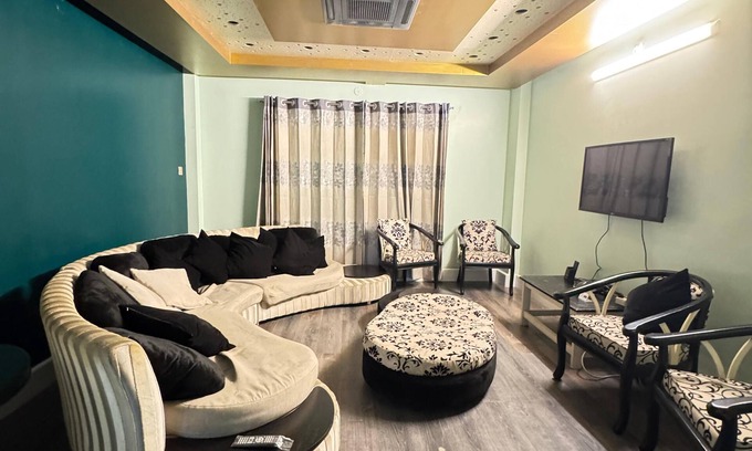 Basundhara Residential Area Apartment | Spacious 3‑BR Bashundhara Flat AC, Wi‑Fi & Balconies. KeyHost Homes
