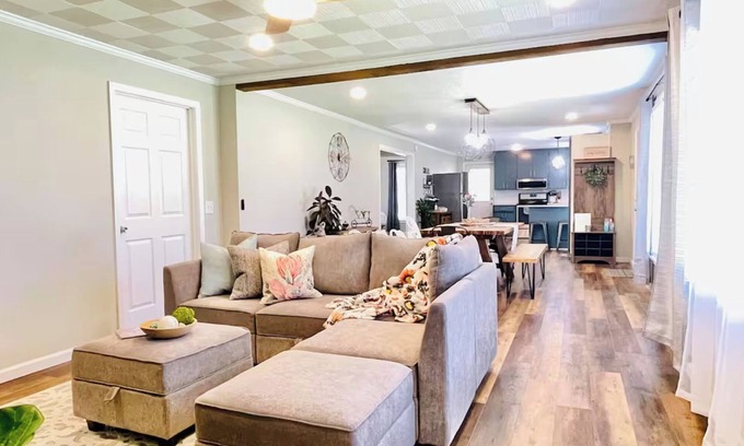 Lyons House | Spacious 3Bed, 2Bath Home for Corporate Stays, Contractors/Healthcare Providers