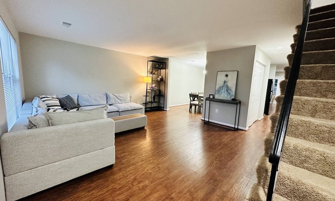 Dumfries House | Spacious 3Bedroom, 2Living Room, Kitchen & Private Backyard