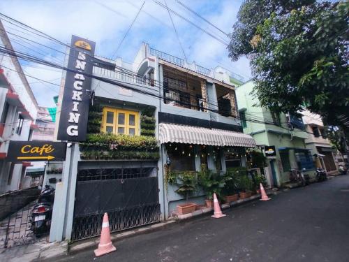 Kolkata Apartment | Spacious 3BHK House opp South City Mall