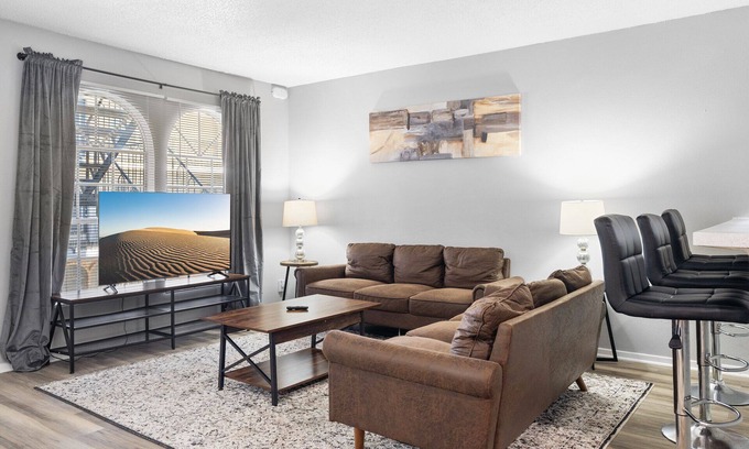 North University Apartment | Spacious 3BR/2BA next to UT 3075