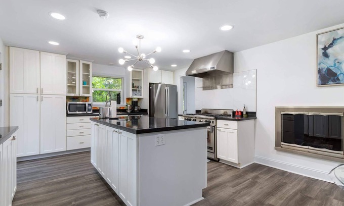 Sammamish House | Spacious 3BR Apt with Huge Yard near Two Lakes