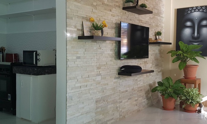 San Pedro House | Spacious 3BR House w/FIBR WiFi & NetFlix sleeps up to 12pax