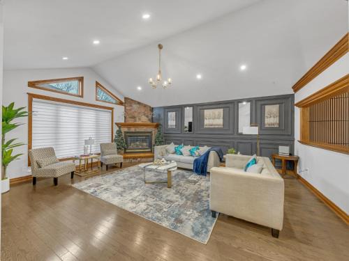 LaSalle Apartment | Spacious 3BR Near Ambassador & Gordie Howe Bridges