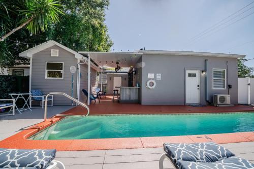 Kingston Apartment | Spacious 3BR, Pool, Near Beach & Attractions