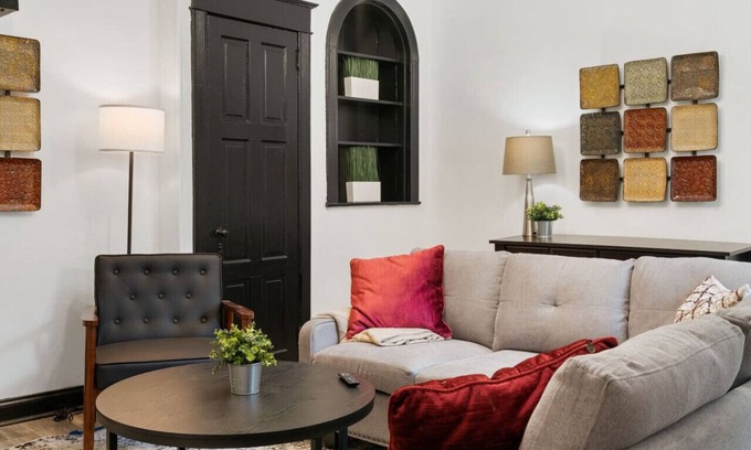 Germantown Apartment | ✨ Spacious 3BR Retreat in Central Philly | Free Parking & Comfort
