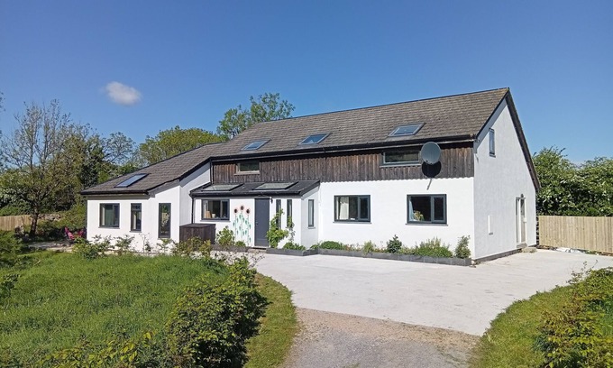 Craughwell House | Spacious 4/5 bedroom retreat in peaceful location
