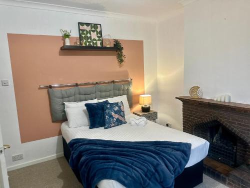 Barnt Green House | Spacious 4 Bed Home Near NEC, JLR & Airport Parking for 3 Cars Ideal for Contractors!