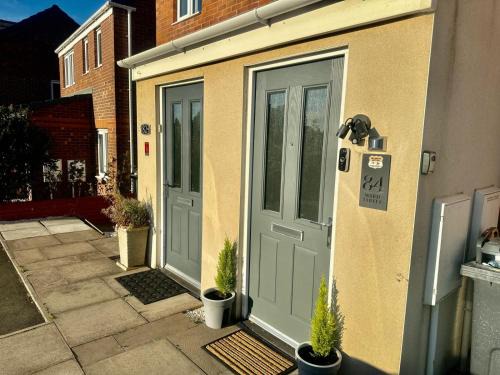 Wolverhampton House | Spacious 4-Bed House Close to City Centre