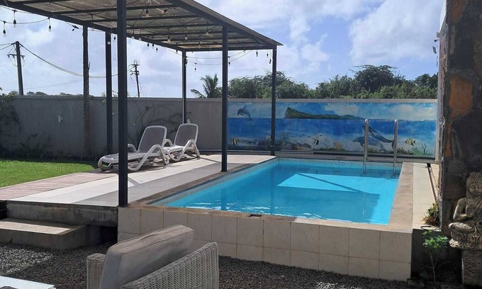 Calebasses Villa | Spacious 4-bedroom villa in fabulous Petit Raffray with AC, WiFi with big garden