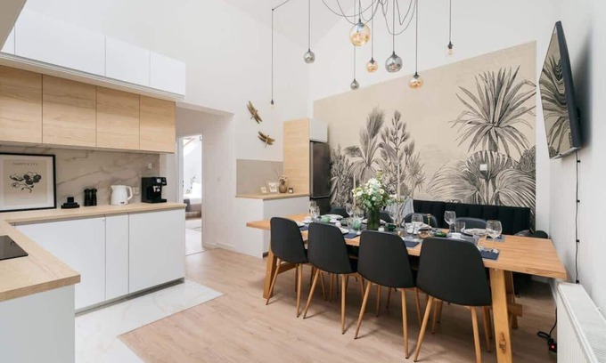 Old Town Apartment | Spacious 4-bedroom apartment in the city center
