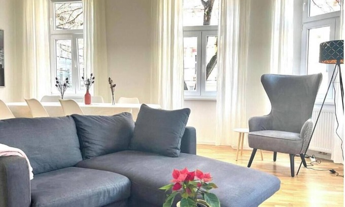 Funfhaus Apartment | Spacious 4-Bedroom Apartment Near Schönbrunn & Westbahnhof
