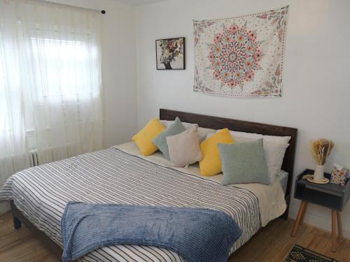 Catonsville House | Spacious 4-Bedroom Family Home Sleeps 10 Peaceful Baltimore Suburb