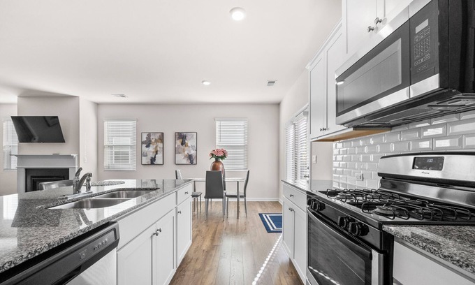 Fairburn House | Spacious 4-bedroom house minutes from Atlanta airport