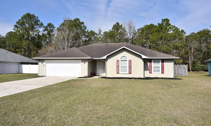 Kingsland House | Spacious 4 bedroom home - Big Yard!