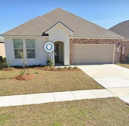 Slidell House | Spacious 4-bedroom house with WiFi, in peaceful Slidell with Lake in backyard