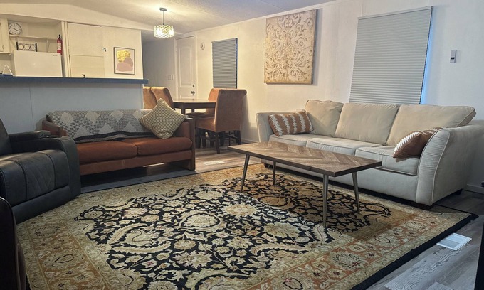 Lorenzo House | Spacious 4-bedroom mobile home with 6 beds