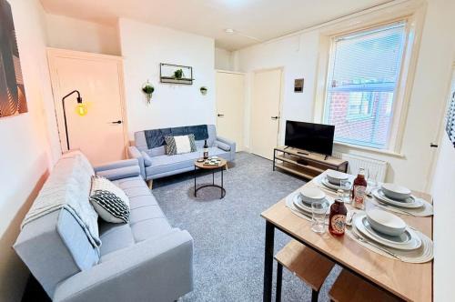 Kimbolton House | Spacious 4-Bedroom Newcastle, Sleeps 7 Guests