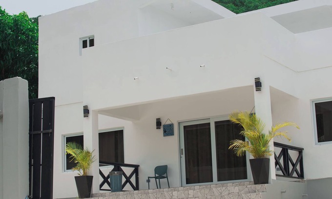 All Saints House | Spacious 4-bedroom villa with AC and a Panoramic view on The ocean.