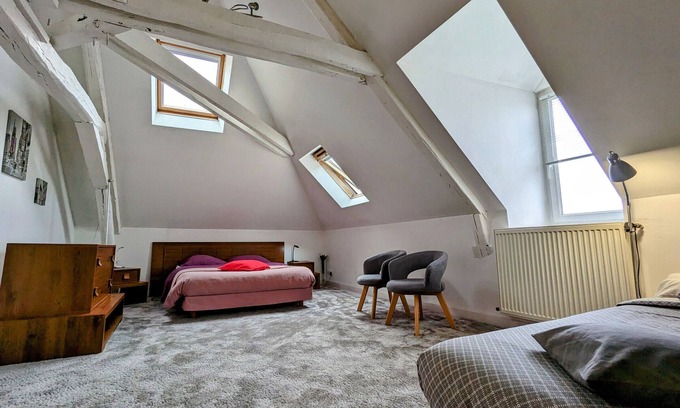 Chateauroux Bed & Breakfast | Spacious 4-Person Room with Private Bath and Breakfast Included