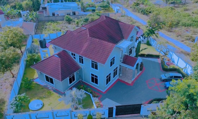 Upanga East Villa | Spacious 5-bedroom villa in charming Dar es Salaam with WiFi, AC