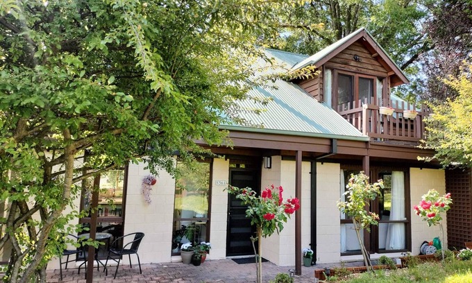 Armidale House | Spacious 5 bedroom Country Home