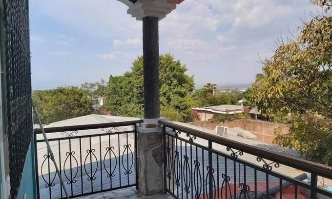 Ahuachapan House | Spacious 5-bedroom house in charming Ahuachapan with WiFi, AC