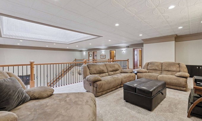 Montgomery House | Spacious 5-bedroom historic house in Montgomery, MN