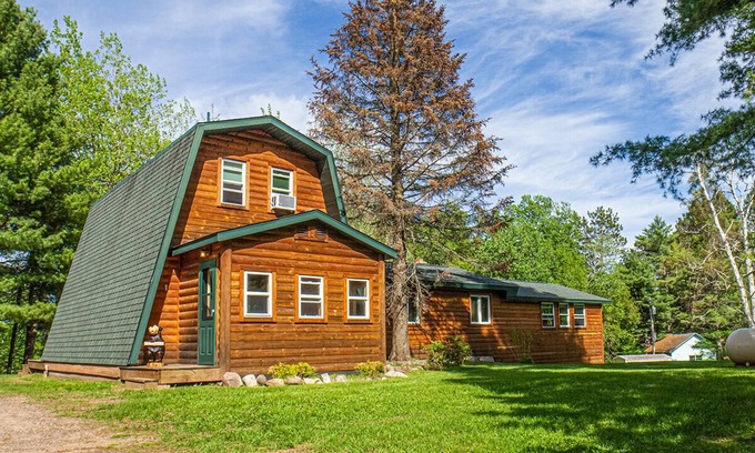 Clam Lake House | Spacious 5-bedroom house in serene Clam Lake with WiFi
