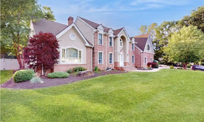 Jefferson House | Spacious 5-bedroom house with Heated Pool and Hot Tub in lovely Jefferson