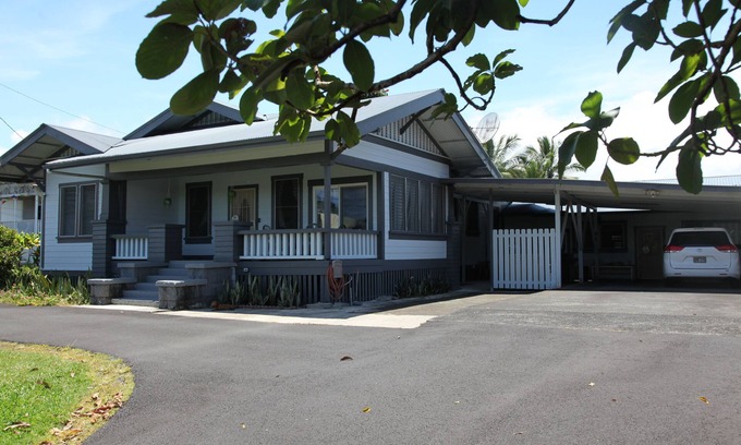 Hilo House | Spacious 5-bedroom house in enchanting Hilo with AC